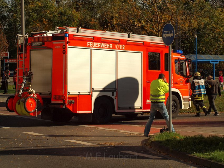 Feuer 3 Koeln Muelheim Berlinerstr P183.JPG